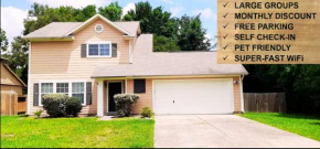 Enjoy Vacation in a Quiet Area with Huge Backyard
